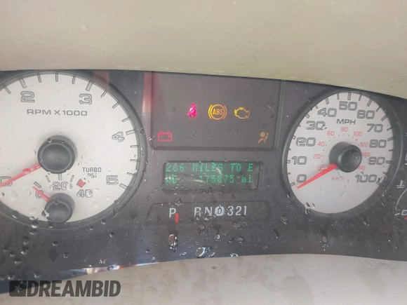 2006 Ford F-250 XL z VIN 1FTSW21P56ED13667, wystawiony jako IAAI lot #42108168 z przebiegiem 175 075 mil mil oraz . Historia ofert i sprzedaży dostępna na DreamBid. Obrazek 7.