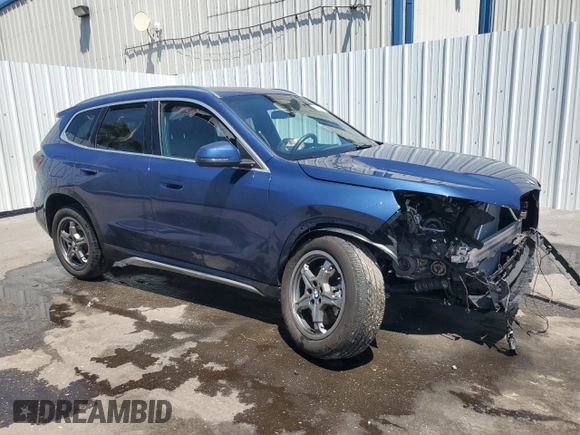 2025 BMW X1 xDrive28i z VIN WBX73EF08S5084278, wystawiony jako Copart lot #53894205 z przebiegiem 15 905 mil mil oraz Nie do naprawy. Historia ofert i sprzedaży dostępna na DreamBid. Obrazek 4.