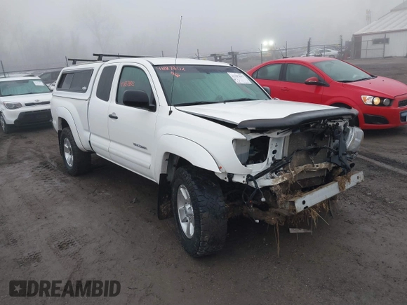 2011 Toyota Tacoma with VIN 5TFUU4EN8BX019682, listed as a IAAI auction lot 41187802 with 114,491 mi miles. Bid and sale history available at carsss.com. Image 1.