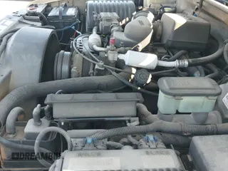 2000 Chevrolet Silverado 2500 z VIN 1GCGC24R6YF427637, wystawiony jako IAAI lot #43137071 z przebiegiem 195 965 mil mil oraz . Historia ofert i sprzedaży dostępna na DreamBid. Obrazek 19.