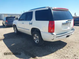 2007 Cadillac Escalade z VIN 1GYFK638X7R422351, wystawiony jako IAAI lot #42298364 z przebiegiem 263 314 mil mil oraz . Historia ofert i sprzedaży dostępna na DreamBid. Obrazek 3.