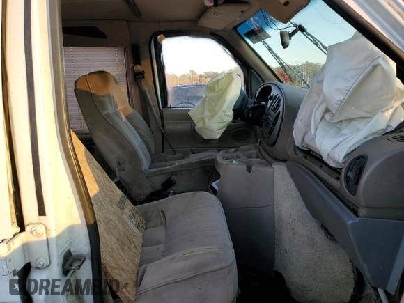 2000 Ford Econoline Cargo Recreational z VIN 1FDRE14L0YHC03661, wystawiony jako Copart lot #89268275 z przebiegiem 277 787 mil mil oraz Czysty tytuł • Clean title. Historia ofert i sprzedaży dostępna na DreamBid. Obrazek 7.