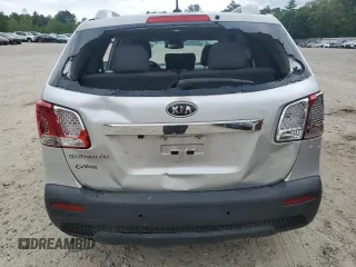 2011 Kia Sorento LX z VIN 5XYKTDA13BG115137, wystawiony jako Copart lot #59095065 z przebiegiem 263 537 mil mil oraz Czysty tytuł • Clean title. Historia ofert i sprzedaży dostępna na DreamBid. Obrazek 6.