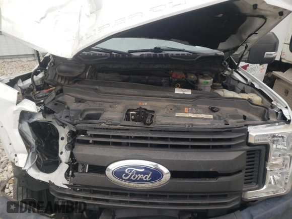 2017 Ford F-550 XL z VIN 1FDUF5GY1HEE85526, wystawiony jako Copart lot #72215834 z przebiegiem 90 996 mil mil oraz Szkoda całkowita • Salvage title. Historia ofert i sprzedaży dostępna na DreamBid. Obrazek 12.