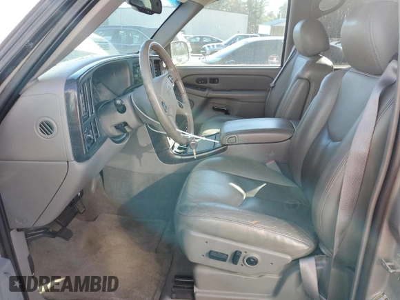2005 GMC Sierra Denali z VIN 2GTEK63N551145668, wystawiony jako Copart lot #50544675 z przebiegiem Nie podano mil oraz Tytuł czysty. Historia ofert i sprzedaży dostępna na DreamBid. Obrazek 7.