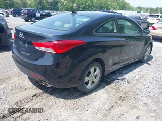 2013 Hyundai Elantra GS z VIN KMHDH6AE5DU003123, wystawiony jako IAAI lot #42426644 z przebiegiem 134 582 mil mil oraz . Historia ofert i sprzedaży dostępna na DreamBid. Obrazek 4.