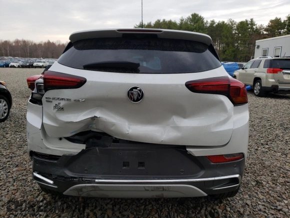 2020 Buick Encore GX Essence z VIN KL4MMGSL9LB077961, wystawiony jako Copart lot #54544045 z przebiegiem 17 256 mil mil oraz Szkoda całkowita • Salvage title. Historia ofert i sprzedaży dostępna na DreamBid. Obrazek 6.