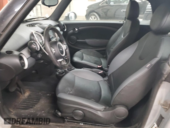 2010 MINI Convertible with VIN WMWMR3C55ATU98337, listed as a Copart auction lot 45039425 with Not Provided miles and Clean Title. Bid and sale history available at DreamBid. Image 7.