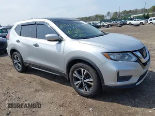 2019 Nissan Rogue SL with VIN 5N1AT2MV5KC829785, listed as a IAAI auction lot 42033567 with 77,907 mi miles. Bid and sale history available at carsss.com. Image 1.