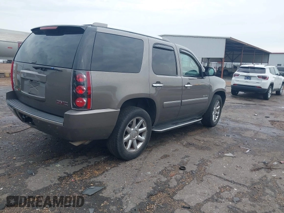 2013 GMC Yukon Denali z VIN 1GKS2EEF1DR364298, wystawiony jako IAAI lot #42184663 z przebiegiem 174 910 mil mil oraz . Historia ofert i sprzedaży dostępna na DreamBid. Obrazek 4.