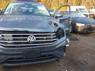 2022 Volkswagen Tiguan SE with VIN 3VV2B7AX9NM027422, listed as a IAAI auction lot 40736336 with 25,876 mi miles. Bid and sale history available at carsss.com. Image 6.