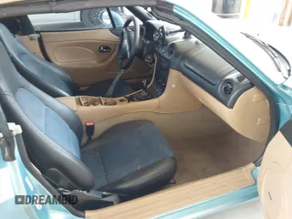 2001 Mazda MX-5 Miata z VIN JM1NB353510200779, wystawiony jako IAAI lot #42479005 z przebiegiem 157 269 mil mil oraz . Historia ofert i sprzedaży dostępna na DreamBid. Obrazek 5.