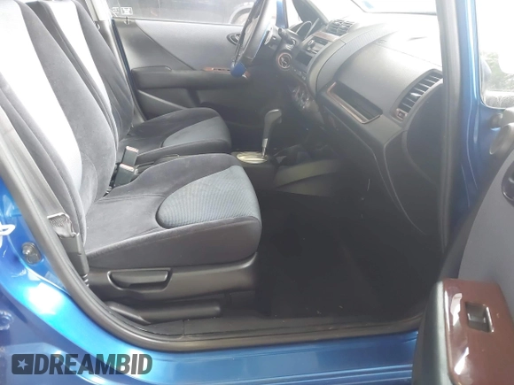 2007 Honda Fit Sport z VIN JHMGD38667S014334, wystawiony jako IAAI lot #42349784 z przebiegiem 176 274 mil mil oraz . Historia ofert i sprzedaży dostępna na DreamBid. Obrazek 8.