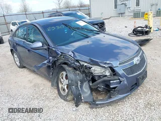 2014 Chevrolet Cruze 1LT z VIN 1G1PC5SB6E7253025, wystawiony jako IAAI lot #41934810 z przebiegiem 77 607 mil mil oraz . Historia ofert i sprzedaży dostępna na DreamBid. Obrazek 1.