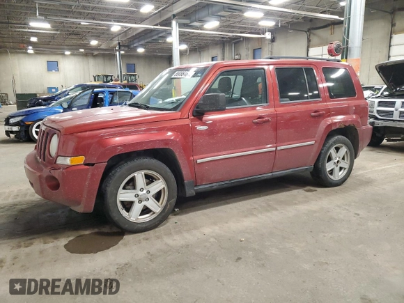 2010 Jeep Patriot Sport z VIN 1J4NF1GB5AD620526, wystawiony jako Copart lot #89088465 z przebiegiem 131 288 mil mil oraz Szkoda całkowita • Salvage title. Historia ofert i sprzedaży dostępna na DreamBid. Obrazek 1.