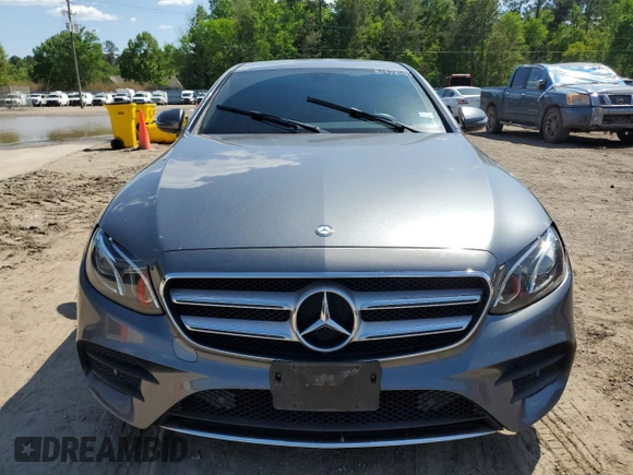 2017 Mercedes-Benz E 300 Luxury z VIN WDDZF4KB3HA021822, wystawiony jako Copart lot #51978435 z przebiegiem Nie podano mil oraz Szkoda całkowita • Salvage title. Historia ofert i sprzedaży dostępna na DreamBid. Obrazek 5.
