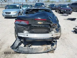 2016 Chevrolet Camaro 2LT z VIN 1G1FD1RS6G0127380, wystawiony jako IAAI lot #41984666 z przebiegiem 228 802 mil mil oraz . Historia ofert i sprzedaży dostępna na DreamBid. Obrazek 15.