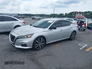 2020 Nissan Altima SR z VIN 1N4BL4CVXLC130195, wystawiony jako IAAI lot #42504838 z przebiegiem 104 389 mil mil oraz . Historia ofert i sprzedaży dostępna na DreamBid. Obrazek 17.