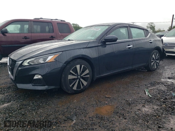 2022 Nissan Altima SV z VIN 1N4BL4DV8NN348514, wystawiony jako Copart lot #57831685 z przebiegiem 32 824 mil mil oraz Szkoda całkowita • Salvage title. Historia ofert i sprzedaży dostępna na DreamBid. Obrazek 1.