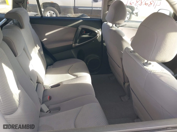 2007 Toyota RAV4 with VIN JTMZD33V275077177, listed as a IAAI auction lot 41828821 with 165,128 mi miles. Bid and sale history available at carsss.com. Image 8.