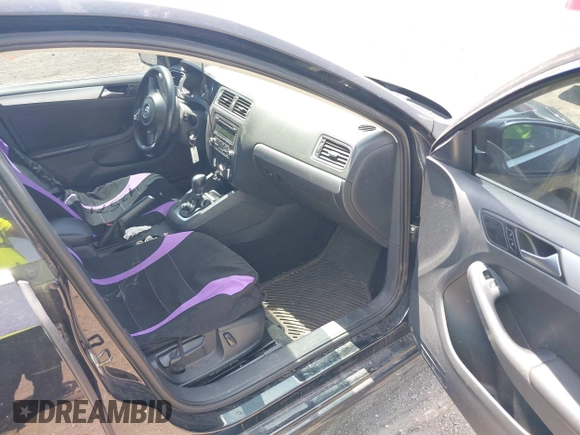 2013 Volkswagen Jetta SE z VIN 3VWDP7AJ7DM311471, wystawiony jako IAAI lot #42574345 z przebiegiem 81 760 mil mil oraz . Historia ofert i sprzedaży dostępna na DreamBid. Obrazek 5.