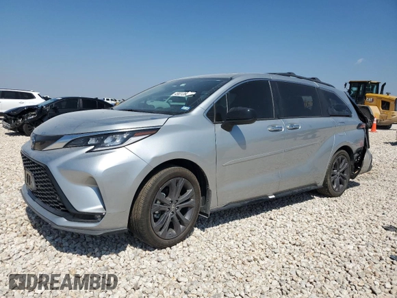 2024 Toyota Sienna XSE with VIN 5TDXRKEC0RS205640, listed as a Copart auction lot 49013925 with 4,340 mi miles and Salvage Title. Bid and sale history available at carsss.com. Image 1.
