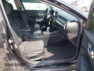 2021 Kia Forte LXS z VIN 3KPF24AD7ME393313, wystawiony jako IAAI lot #42127977 z przebiegiem 44 943 mil mil oraz . Historia ofert i sprzedaży dostępna na DreamBid. Obrazek 5.