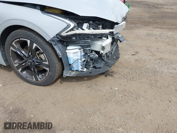 2023 Kia K5 GT-Line z VIN 5XXG64J26PG176483, wystawiony jako IAAI lot #42154614 z przebiegiem 61 050 mil mil oraz . Historia ofert i sprzedaży dostępna na DreamBid. Obrazek 18.