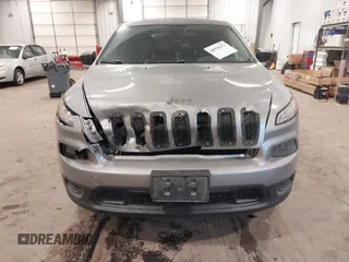 2015 Jeep Cherokee Sport with VIN 1C4PJMAB8FW594202, listed as a IAAI auction lot 40920153 with 235,933 mi miles. Bid and sale history available at carsss.com. Image 6.
