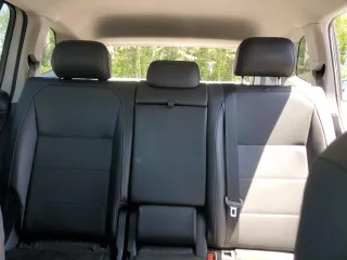 2018 Volkswagen Tiguan SEL z VIN 3VV3B7AX0JM022382, wystawiony jako Copart lot #54909245 z przebiegiem 119 714 mil mil oraz Szkoda całkowita • Salvage title. Historia ofert i sprzedaży dostępna na DreamBid. Obrazek 10.