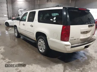 2013 GMC Yukon XL SLT with VIN 1GKS2KE76DR370332, listed as a IAAI auction lot 41646274 with 171,759 mi miles. Bid and sale history available at carsss.com. Image 3.