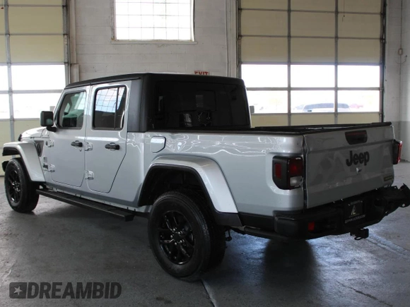 2023 Jeep Gladiator Freedom с VIN 1C6HJTAGXPL518694, выставлен на аукционе Copart как лот 54447635 с пробегом 9 460 миль миль и Списание • Salvage title. История ставок и продаж доступна на DreamBid. Изображение 4.