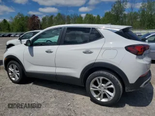 2021 Buick Encore GX Preferred z VIN KL4MMCSL8MB174725, wystawiony jako Copart lot #57096485 z przebiegiem 51 071 mil mil oraz Szkoda całkowita • Salvage title. Historia ofert i sprzedaży dostępna na DreamBid. Obrazek 2.
