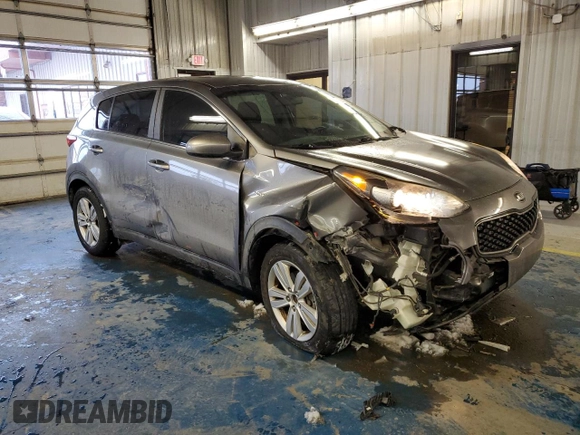 2017 Kia Sportage LX z VIN KNDPMCAC4H7127477, wystawiony jako Copart lot #88499105 z przebiegiem 161 401 mil mil oraz Szkoda całkowita • Salvage title. Historia ofert i sprzedaży dostępna na DreamBid. Obrazek 4.