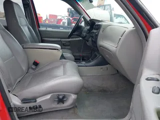 1999 Ford Explorer XLT z VIN 1FMZU35P5XZB62128, wystawiony jako IAAI lot #42635627 z przebiegiem 221 556 mil mil oraz . Historia ofert i sprzedaży dostępna na DreamBid. Obrazek 5.