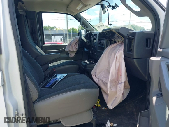 2021 Chevrolet Express Cargo z VIN 1GCWGAF71M1207030, wystawiony jako IAAI lot #42824104 z przebiegiem 40 809 mil mil oraz . Historia ofert i sprzedaży dostępna na DreamBid. Obrazek 5.