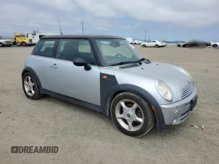 2005 MINI Hardtop with VIN WMWRC335X5TJ70165, listed as a Copart auction lot 53918445 with 145,572 mi miles and Salvage title. Bid and sale history available at DreamBid. Image 4.