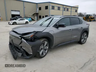 2023 Subaru Solterra Limited z VIN JTMABABA2PA020197, wystawiony jako Copart lot #45420035 z przebiegiem 16 106 mil mil oraz Szkody całkowita. Historia ofert i sprzedaży dostępna na DreamBid. Obrazek 1.