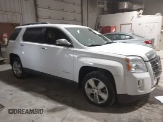 2015 GMC Terrain SLE z VIN 2GKFLWE35F6227972, wystawiony jako IAAI lot #41247463 z przebiegiem 141 407 mil mil oraz . Historia ofert i sprzedaży dostępna na DreamBid. Obrazek 1.