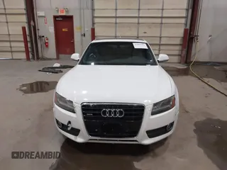 2008 Audi A5 z VIN WAUDK78T58A030231, wystawiony jako IAAI lot #42084381 z przebiegiem 136 049 mil mil oraz . Historia ofert i sprzedaży dostępna na DreamBid. Obrazek 13.