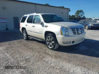 2011 Cadillac Escalade Luxury z VIN 1GYS3BEF9BR130120, wystawiony jako IAAI lot #41692991 z przebiegiem 160 641 mil mil oraz . Historia ofert i sprzedaży dostępna na DreamBid. Obrazek 1.