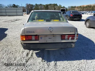 1990 Mercedes-Benz 190 z VIN WDBDA29D9LF688953, wystawiony jako Copart lot #46158085 z przebiegiem 158 923 mil mil oraz Nie do naprawy. Historia ofert i sprzedaży dostępna na DreamBid. Obrazek 6.