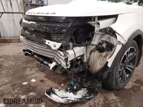 2013 Ford Explorer Sport with VIN 1FM5K8GT2DGC24829, listed as a IAAI auction lot 41722533 with 124,240 mi miles and . Bid and sale history available at carsss.com. Image 6.
