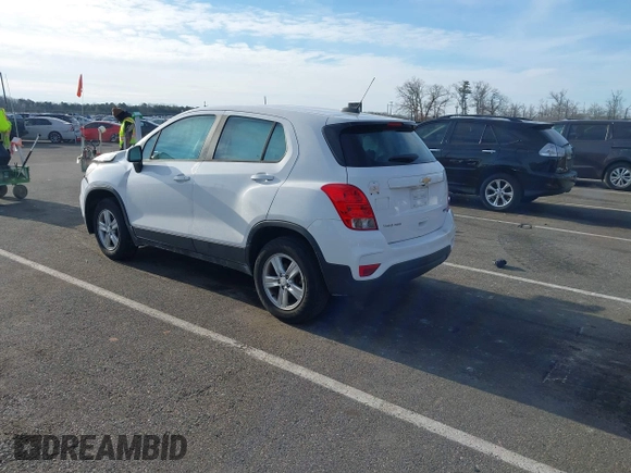 2019 Chevrolet Trax LS with VIN 3GNCJNSB5KL242561, listed as a IAAI auction lot 41662487 with 38,209 mi miles. Bid and sale history available at carsss.com. Image 3.