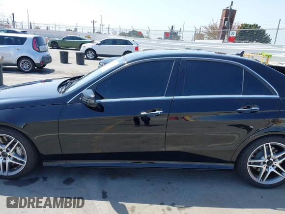 2014 Mercedes-Benz E 550 Sport with VIN WDDHF9BB3EA853780, listed as a IAAI auction lot 42098579 with 156,713 mi miles and . Bid and sale history available at DreamBid. Image 14.