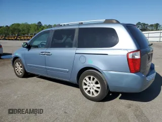 2008 Kia Sedona LX with VIN KNDMB233586210180, listed as a Copart auction lot 52090305 with 220,428 mi miles and Salvage Title. Bid and sale history available at carsss.com. Image 2.