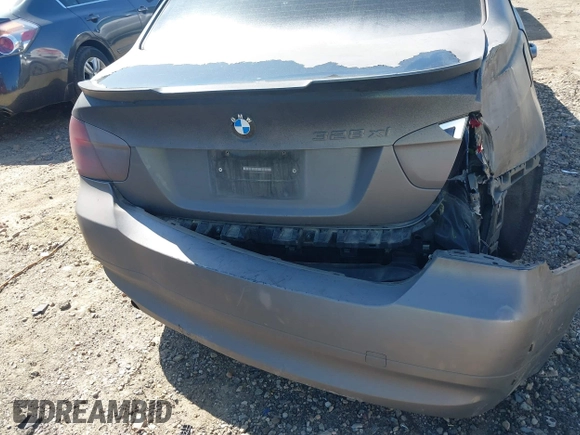 2008 BMW 3 Series 328xi with VIN WBAVC93538K041552, listed as a IAAI auction lot 42053913 with 350,136 mi miles and . Bid and sale history available at carsss.com. Image 12.
