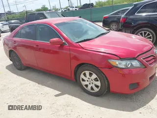 2011 Toyota Camry LE z VIN 4T1BF3EK3BU187213, wystawiony jako IAAI lot #42454312 z przebiegiem 178 189 mil mil oraz . Historia ofert i sprzedaży dostępna na DreamBid. Obrazek 1.