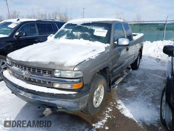 2000 Chevrolet Silverado 1500 LS with VIN 1GCEK19T5YE270245, listed as a IAAI auction lot 41557693 with 119,830 mi miles. Bid and sale history available at carsss.com. Image 2.