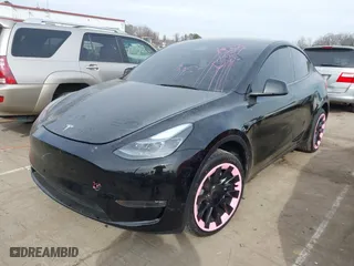2025 Tesla Model Y Long Range with VIN 7SAYGDEE2SA351944, listed as a IAAI auction lot 41372161 with 1,529 mi miles. Bid and sale history available at carsss.com. Image 18.